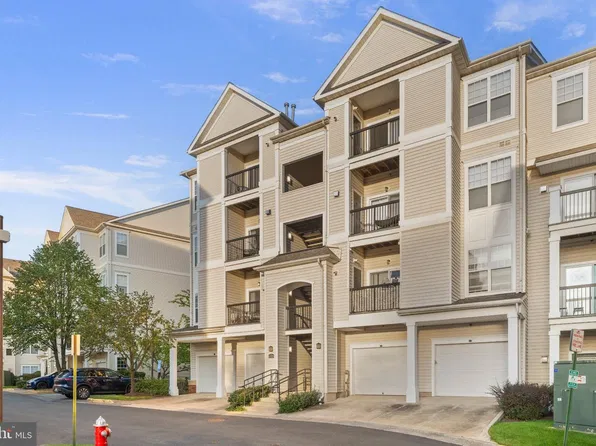 11325 Aristotle Dr #5202, Fairfax, VA 22030