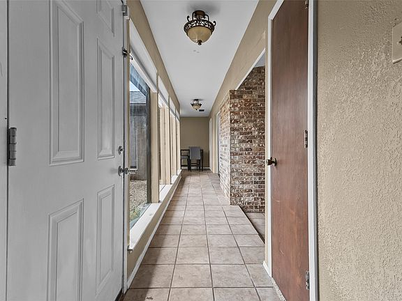 5th image of 1104 Forest Ridge Dr