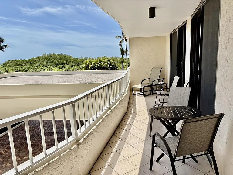 380 Seaview Ct #207 — Photo 22