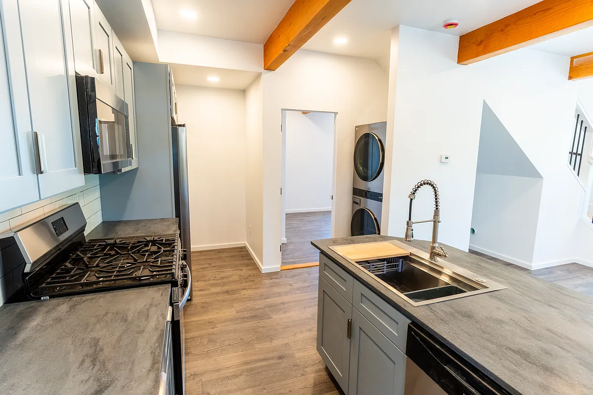 Building Photo - 155 N Maple St #1