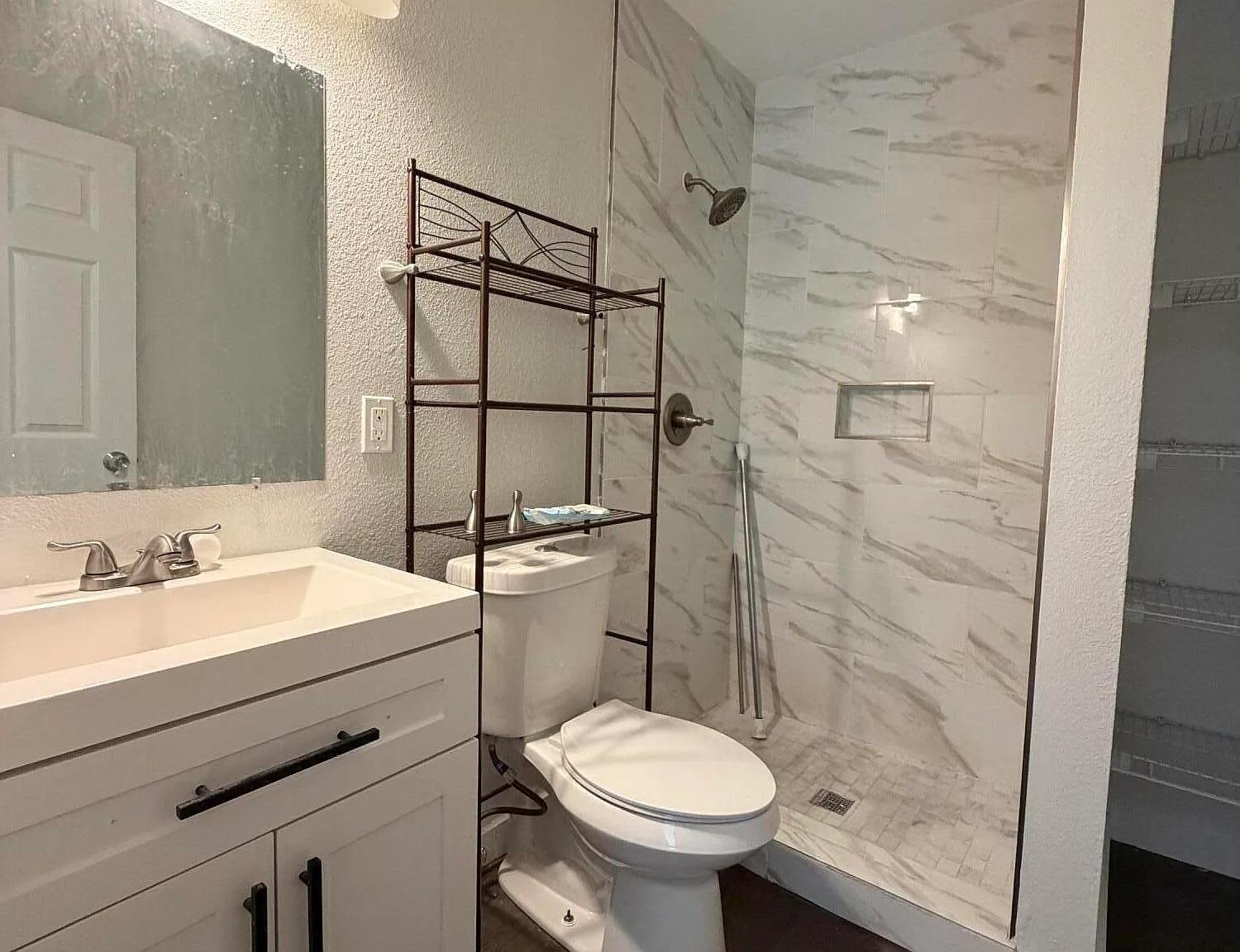 3 bed, 1040 sqft, $1,900 — Photo 1