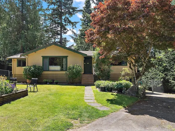 1887 Llewellyn Pl, North Saanich, BC V8L 1G4