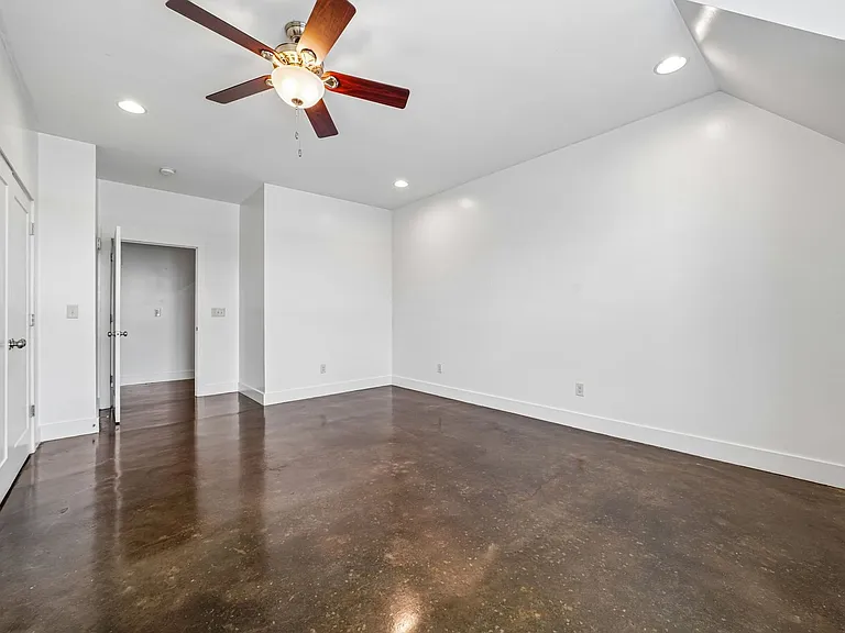 Beverly Townhomes — Photo 29