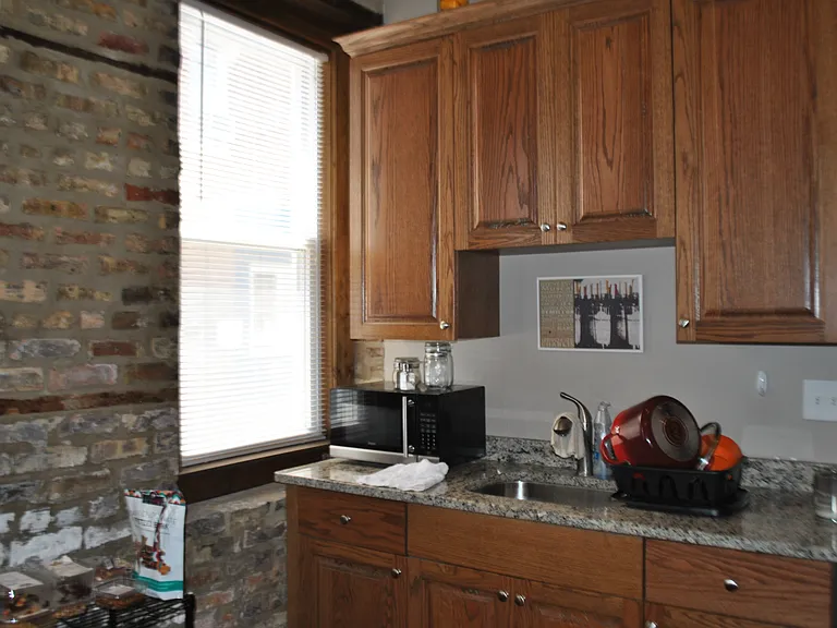 1919 S Racine Ave #1R — Photo 3