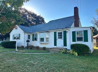 32 Maplewood St, Old Saybrook, CT 06475
