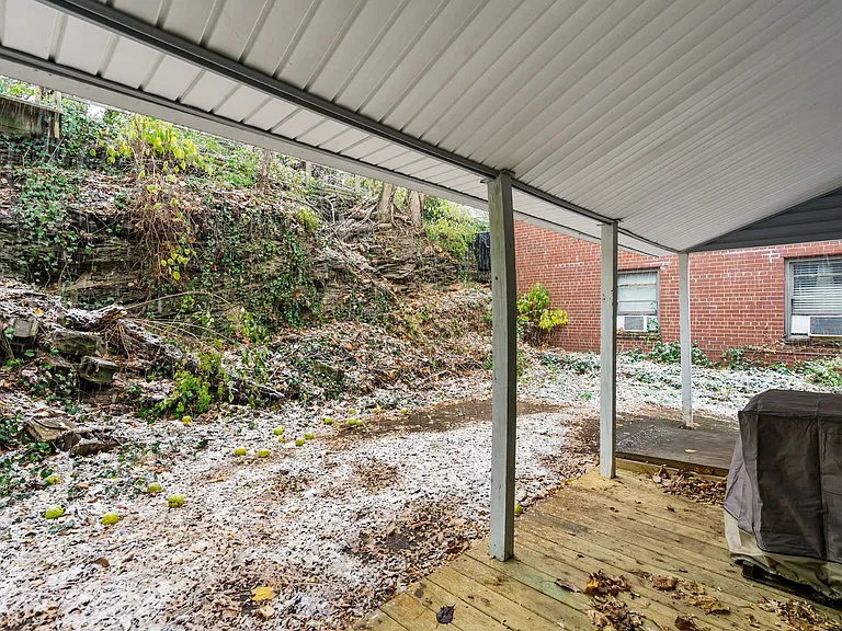410 Lorenz Ave — Photo 26