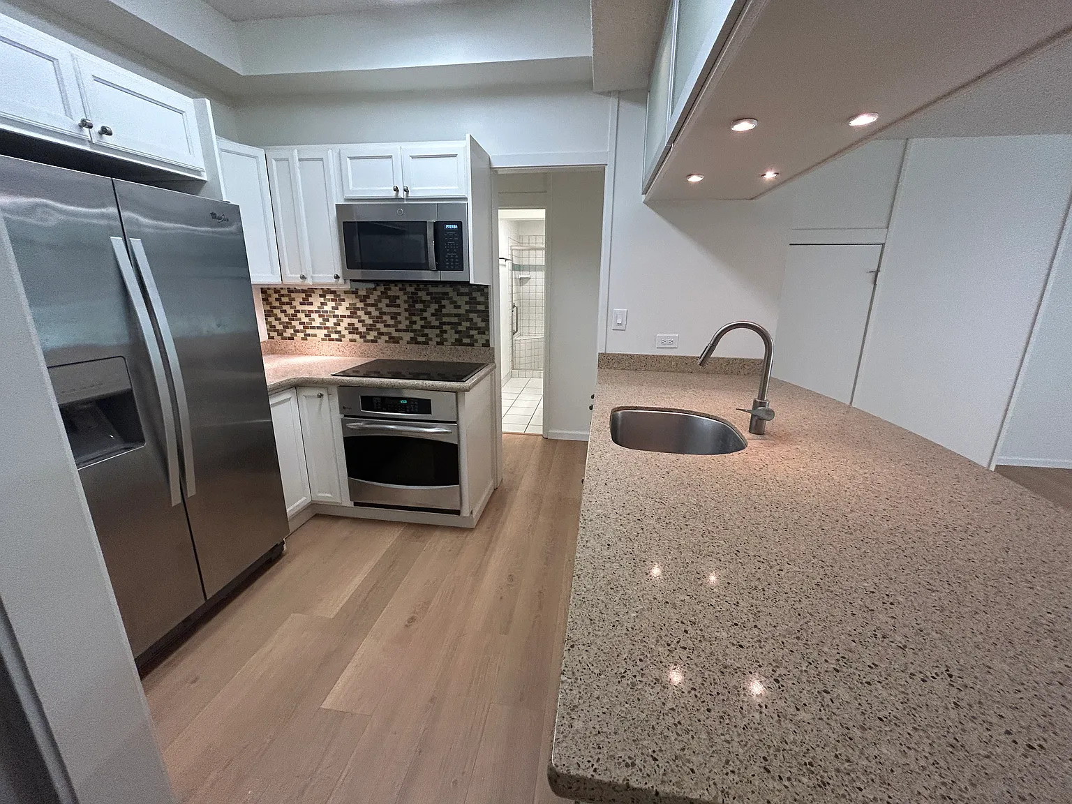 3 bed, 1200 sqft, $4,500 — Photo 4