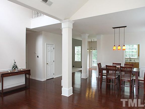 3rd image of 223 Kindlewood Dr