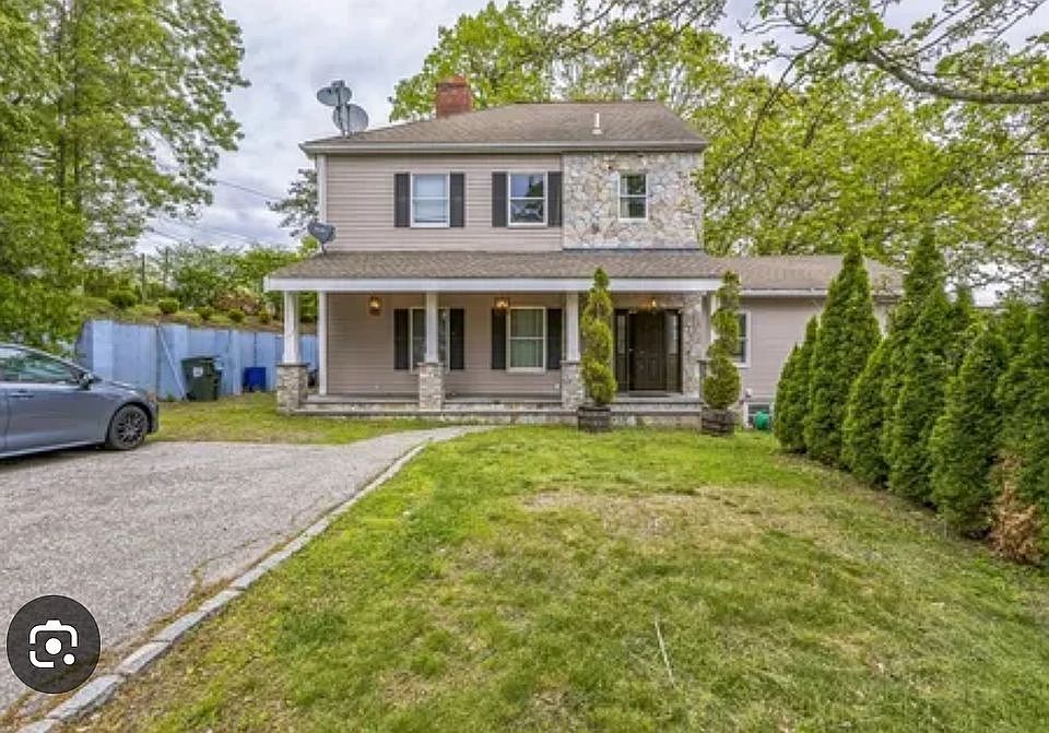 1st image of 131 Lakeshore Dr