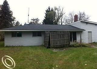 3rd image of 1635 Lakeview Dr