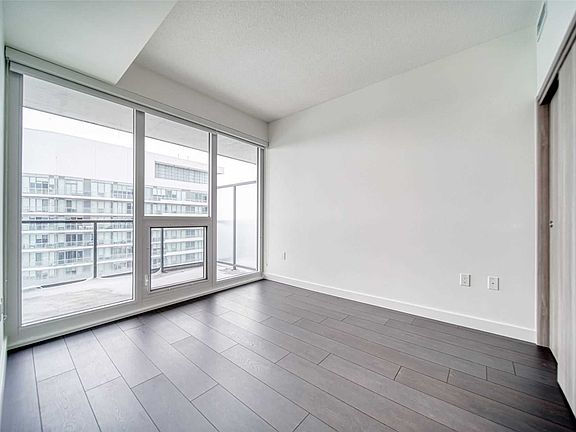 5th image of 95 McMahon Dr #3909