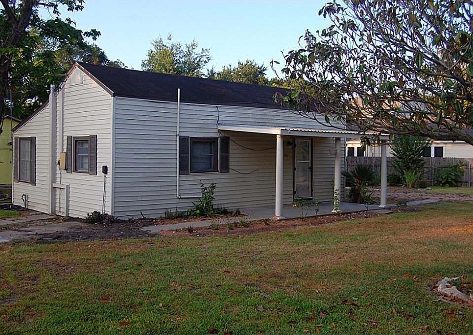 1st image of 812 Olivia St