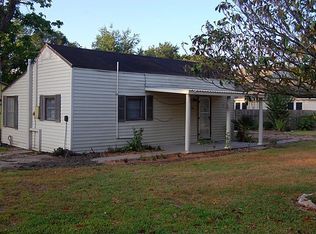 812 Olivia St, El Campo, TX 77437