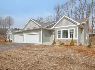 100 Blue Violet Ln NE, Comstock Park, MI 49321