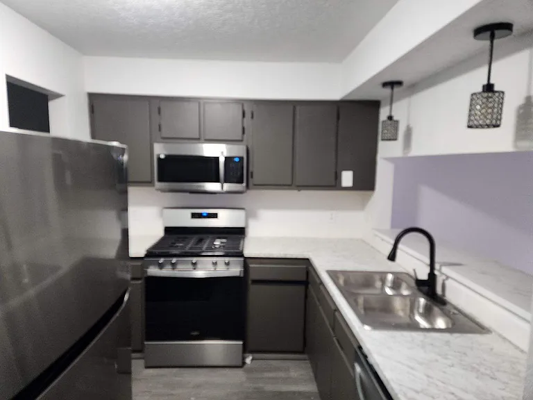 1855 Girard Blvd NE — Photo 13