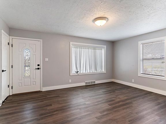 5th image of 925 36th St