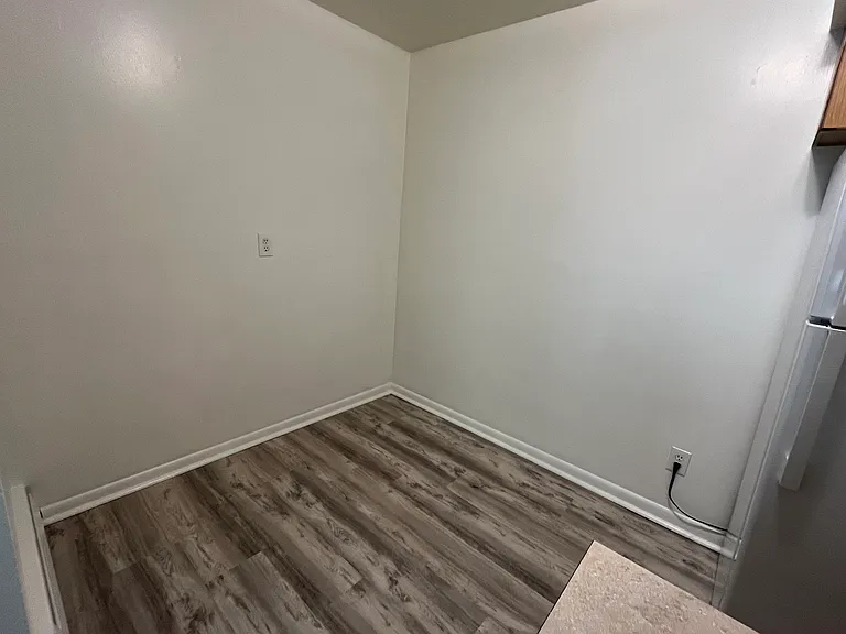 330 William St #B — Photo 9