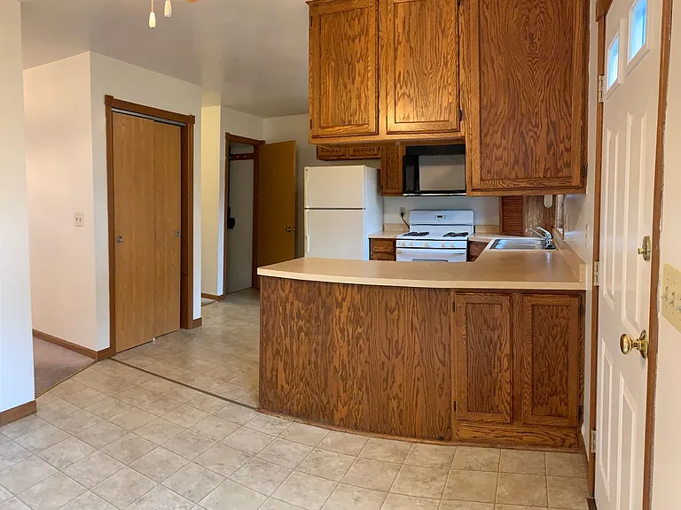 465-473 W Grand Ave — Photo 24