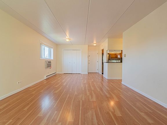 5th image of 1019 N Boxwood Dr Unit 309