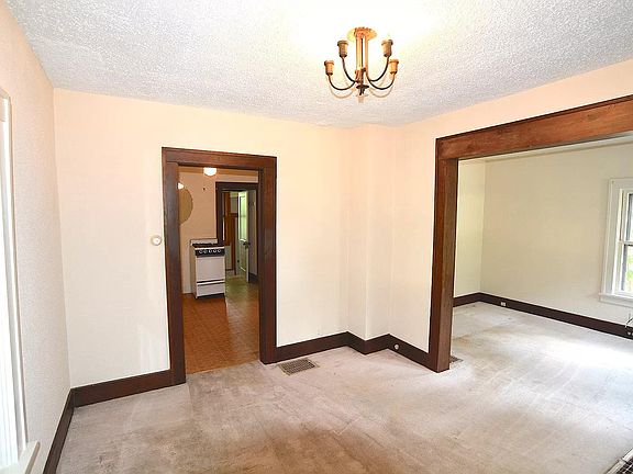 2nd image of 805 W Hill St