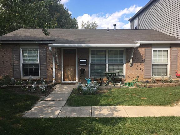 Brick ranch condo - No hallways or shared entrance.