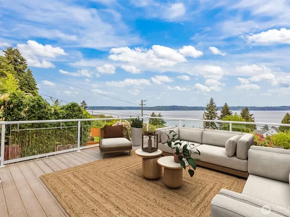 8450 E Side Drive NE, Tacoma, WA 98422
