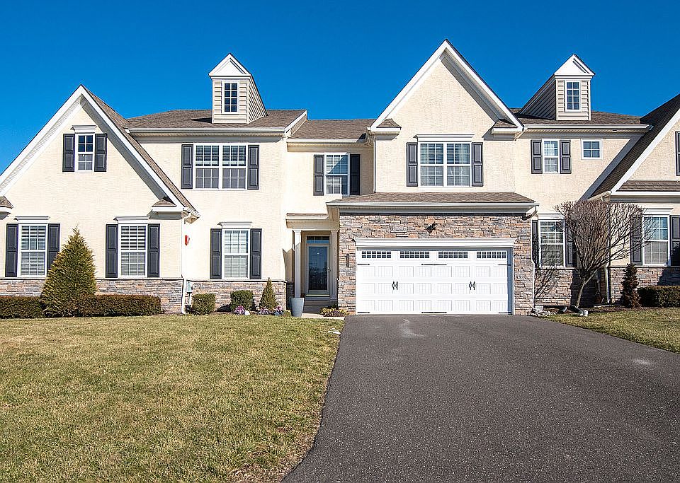 1st image of 3008 Bainbridge Dr