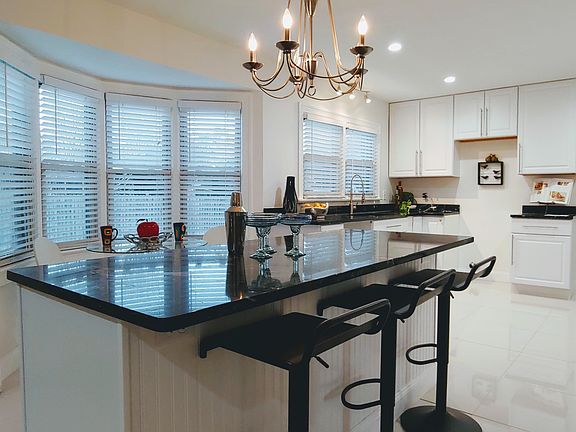 3rd image of 6812 Meadowlawn Dr