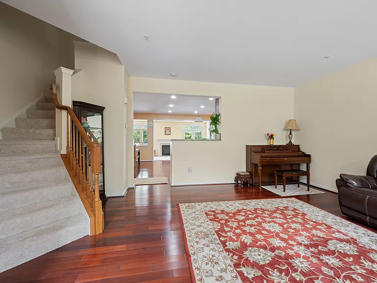 10745 Hillingdon Rd — Photo 2