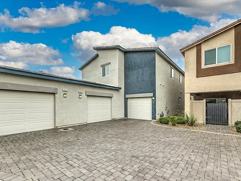4519 Sapphire Moon Ave — Photo 2