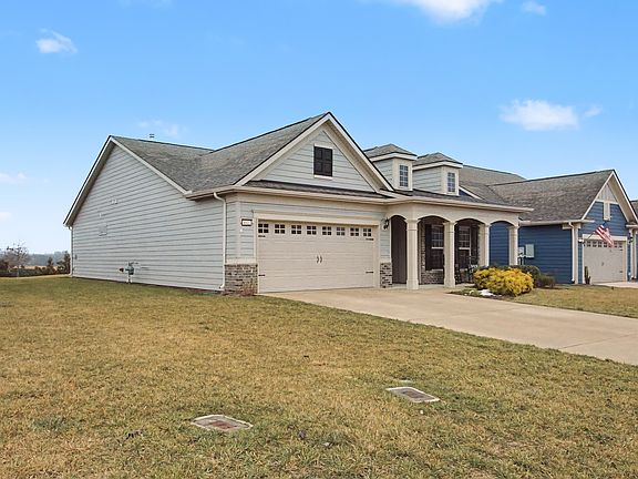 3rd image of 1022 Sumner Grv