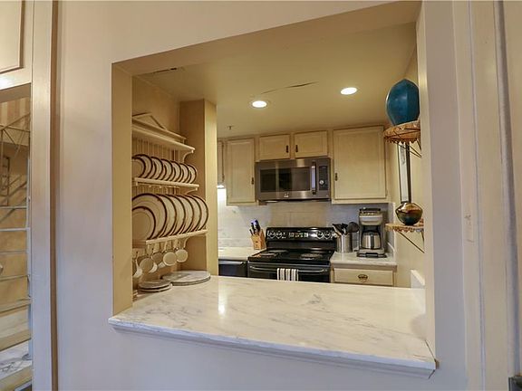 5th image of 740 Esplanade Ave #7-11