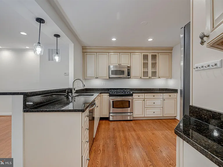 11909 Saint Johnsbury Ct — Photo 2