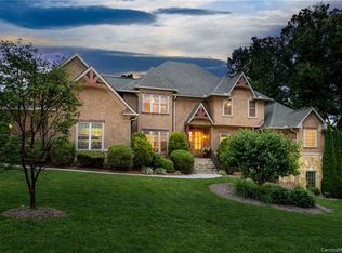 2 Sterling Run Dr, Fletcher, NC 28732