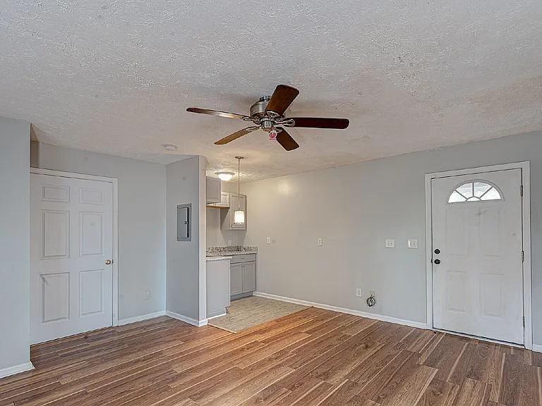 4527 Fairview Dr — Photo 16