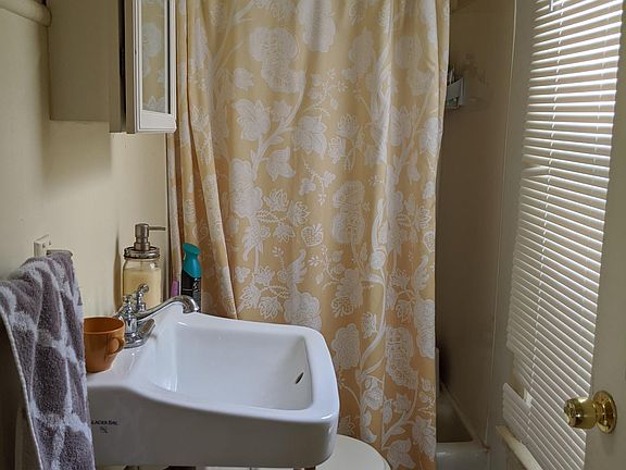 2nd image of 208 E Merry Ave #A