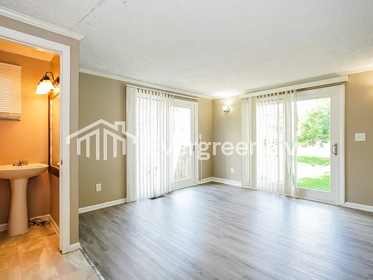 582 Elizabeth Ave — Photo 8