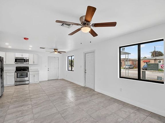 4th image of 917 W 2nd St