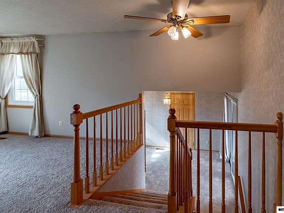 2nd image of 38 N Willowgreen Ct