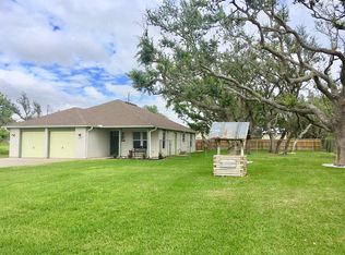 916 Oak Ave, Rockport, TX 78382