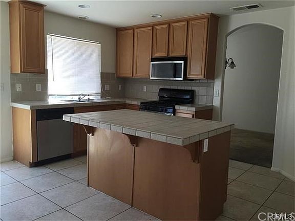 3rd image of 1046 Shady Ct