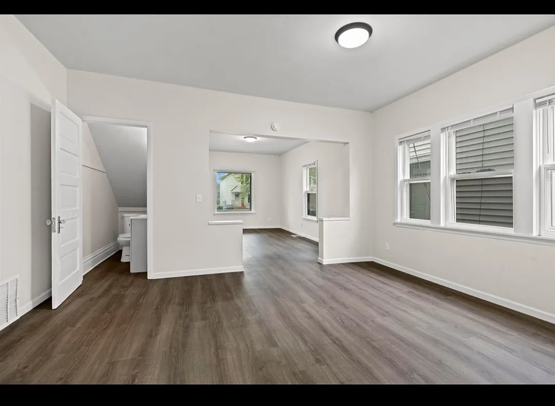 3 bed, 1.5 bath, 1250 sqft, $1,375 — Photo 4