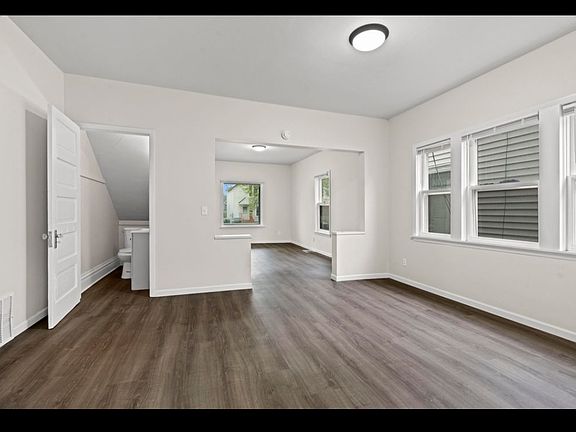 4th image of 93 Harrison Pl