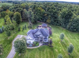16 Calloway Dr, Auburn, NY 13021