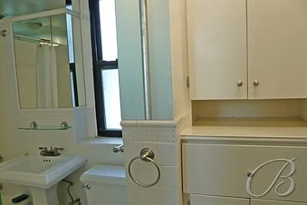 Rented by Bellmarc Realty | media 5