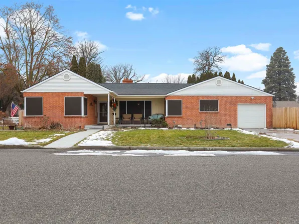 923 5th St, Prosser, WA 99350