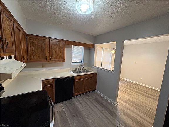 3rd image of 1626 Angel Ct