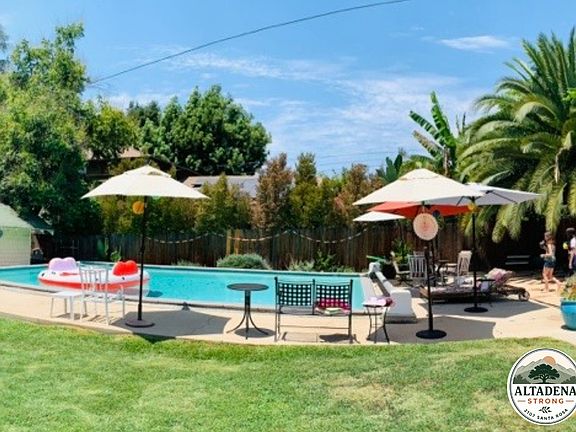 Umbrellas, Outdoor Furniture & Pool Toys Furnished (Will Vary)