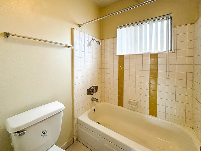 4641 La Mirada Ave #14 — Photo 8