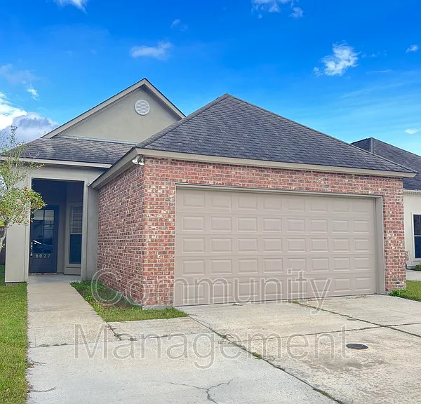 8027 Seville Ct — Photo 1